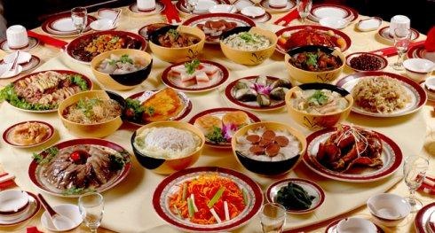 白癜风患者少吃维生素C和富含维生素C的水果、蔬菜。刺激性食物、吸烟、喝酒,吃海鲜会使疾病加重吗?沿海地区的海鲜食品比较丰富,但是白癜风患者尽量少食用海鲜美食。其实,辛辣食物因人而异,如果您过敏就别吃,除此以外对白癜风影响不大,可适量。